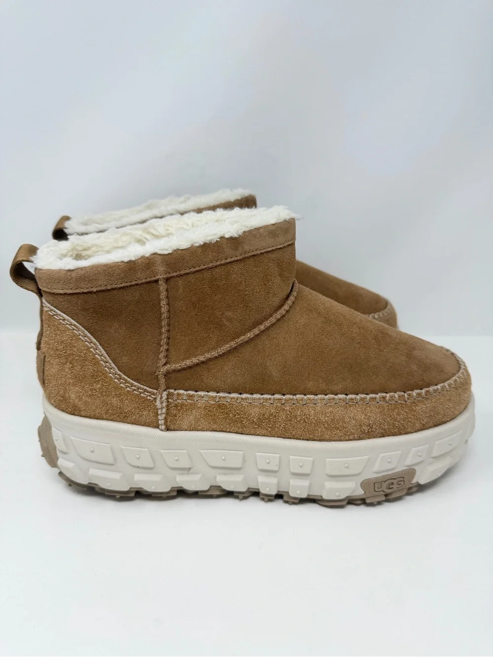UGG All-Gender Venture Daze Ultra Mini Boot Suede Brown Size Men 12, Women 13